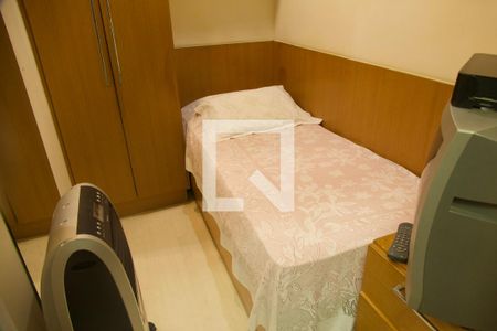 Apartamento à venda com 164m², 3 quartos e 2 vagas Apartamento à venda com 164m², 3 quartos e 2 vagasQuarto serviço