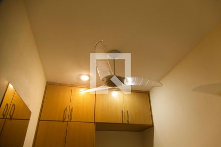 Apartamento à venda com 164m², 3 quartos e 2 vagas Apartamento à venda com 164m², 3 quartos e 2 vagasQuarto serviço