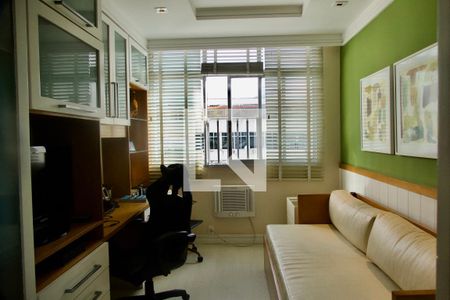 Apartamento à venda com 164m², 3 quartos e 2 vagas Apartamento à venda com 164m², 3 quartos e 2 vagasQuarto