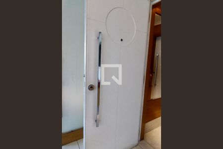 Apartamento à venda com 164m², 3 quartos e 2 vagas Apartamento à venda com 164m², 3 quartos e 2 vagasPorta blindada