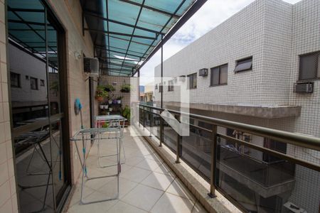 Apartamento à venda com 300m², 3 quartos e 3 vagasVaranda da Suíte 2 e 3