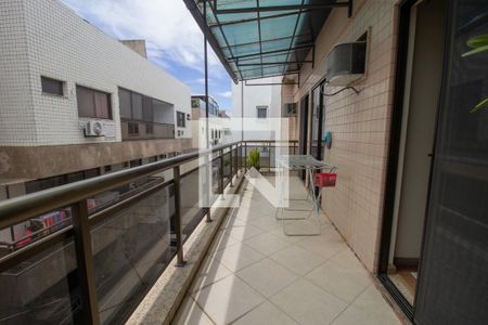 Apartamento à venda com 300m², 3 quartos e 3 vagasVaranda da Suíte 2 e 3