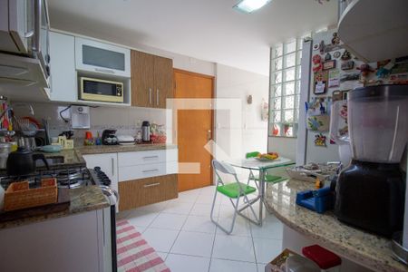 Apartamento à venda com 300m², 3 quartos e 3 vagasCozinha e Área de Serviço