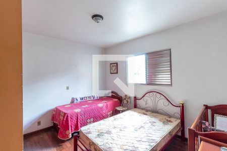 Casa à venda com 303m², 3 quartos e 8 vagasQuarto 2