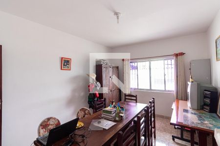 Casa à venda com 303m², 3 quartos e 8 vagasEscritório