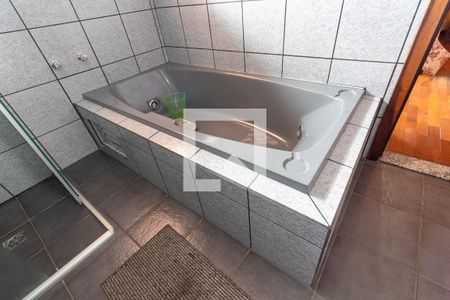 Casa à venda com 303m², 3 quartos e 8 vagasBanheiro da Suíte