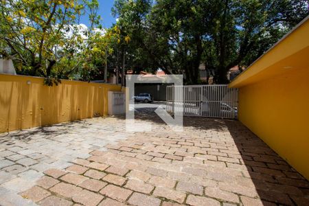 Casa para alugar com 500m², 3 quartos e 6 vagas Casa para alugar com 500m², 3 quartos e 6 vagasQuintal
