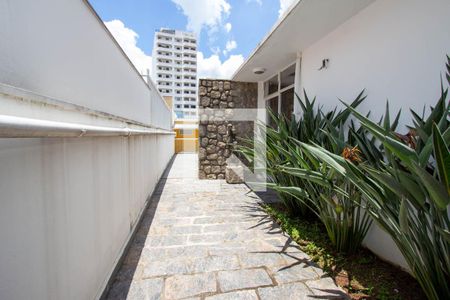 Casa para alugar com 500m², 3 quartos e 6 vagas Casa para alugar com 500m², 3 quartos e 6 vagasÁrea externa