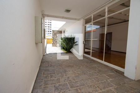 Casa para alugar com 500m², 3 quartos e 6 vagas Casa para alugar com 500m², 3 quartos e 6 vagasVaranda da Sala