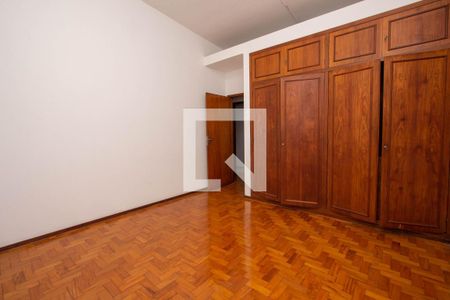 Casa para alugar com 500m², 3 quartos e 6 vagas Casa para alugar com 500m², 3 quartos e 6 vagasQuarto 1 - Armários