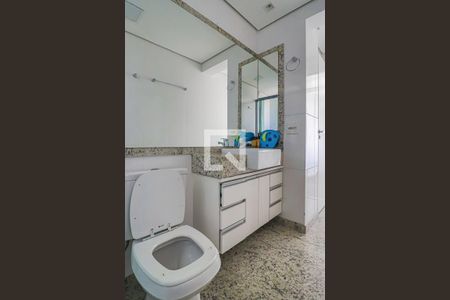 Apartamento à venda com 172m², 2 quartos e 4 vagasBanheiro do Quarto 2 Suíte