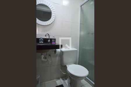 Casa de condomínio para alugar com 105m², 3 quartos e 2 vagas Banheiro social