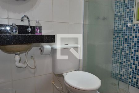 Casa de condomínio para alugar com 105m², 3 quartos e 2 vagas Banheiro social