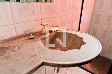 Casa à venda com 450m², 3 quartos e 5 vagasEdícula - Banheiro