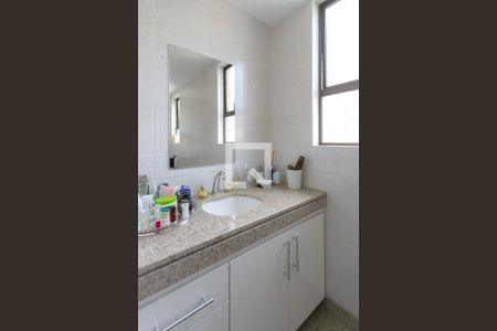 Apartamento à venda com 180m², 4 quartos e 3 vagas Apartamento à venda com 180m², 4 quartos e 3 vagasBanheiro da Suíte