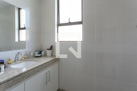 Apartamento à venda com 180m², 4 quartos e 3 vagas Apartamento à venda com 180m², 4 quartos e 3 vagasBanheiro da Suíte