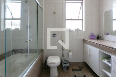 Apartamento à venda com 180m², 4 quartos e 3 vagas Apartamento à venda com 180m², 4 quartos e 3 vagasBanheiro da Suíte 2