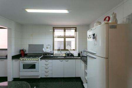 Apartamento à venda com 180m², 4 quartos e 3 vagas Apartamento à venda com 180m², 4 quartos e 3 vagasCozinha