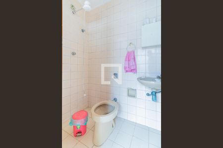 Casa à venda com 100m², 3 quartos e 2 vagas Casa à venda com 100m², 3 quartos e 2 vagasBanheiro de Serviço