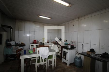 Casa à venda com 108m², 3 quartos e 2 vagascozinha/garagem