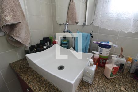 Apartamento à venda com 75m², 2 quartos e 1 vagaPia do banheiro