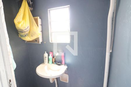 Banheiro de casa para alugar com 1 quarto, 20m² em Ayrosa, Osasco