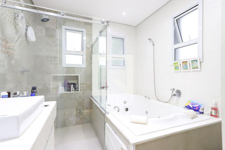 Casa à venda com 280m², 3 quartos e 4 vagas Casa à venda com 280m², 3 quartos e 4 vagasBanheiro da Suíte 1