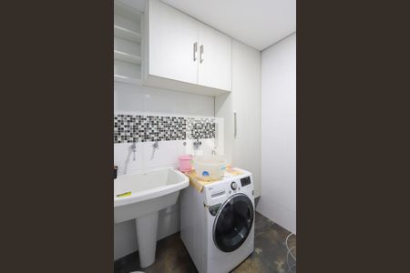 Casa à venda com 280m², 3 quartos e 4 vagas Casa à venda com 280m², 3 quartos e 4 vagasLavanderia