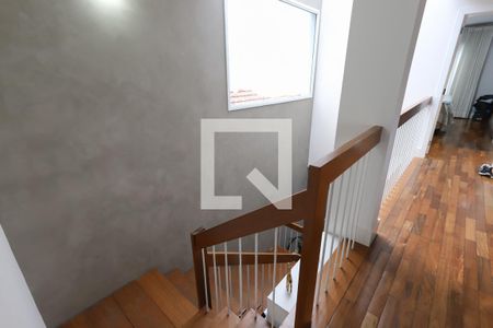 Casa à venda com 280m², 3 quartos e 4 vagas Casa à venda com 280m², 3 quartos e 4 vagasEscada