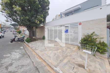 Casa à venda com 280m², 3 quartos e 4 vagas Casa à venda com 280m², 3 quartos e 4 vagasFachada