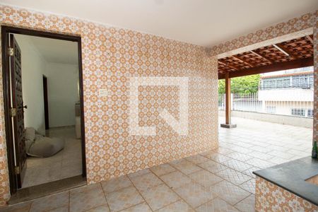 Casa à venda com 240m², 2 quartos e 2 vagas Casa à venda com 240m², 2 quartos e 2 vagasQuintal