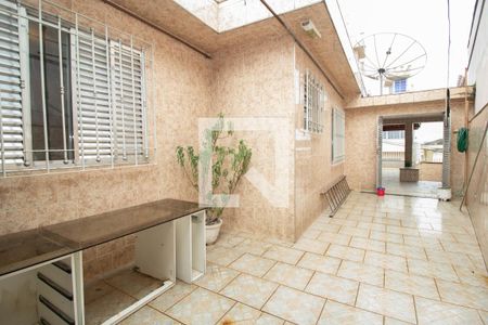 Casa à venda com 240m², 2 quartos e 2 vagas Casa à venda com 240m², 2 quartos e 2 vagasQuintal