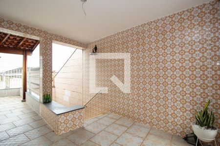 Casa à venda com 240m², 2 quartos e 2 vagas Casa à venda com 240m², 2 quartos e 2 vagasQuintal