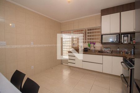 Casa à venda com 240m², 2 quartos e 2 vagas Casa à venda com 240m², 2 quartos e 2 vagasCozinha