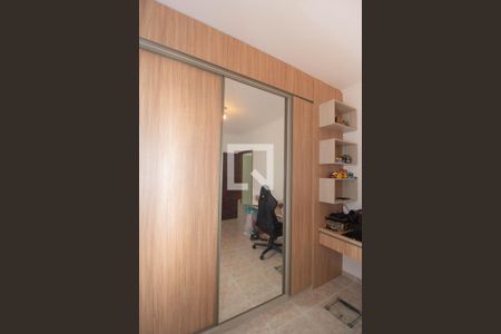 Casa à venda com 240m², 2 quartos e 2 vagas Casa à venda com 240m², 2 quartos e 2 vagasQuarto 1 - Armários