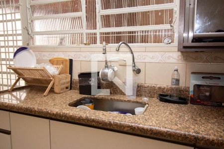 Casa à venda com 240m², 2 quartos e 2 vagas Casa à venda com 240m², 2 quartos e 2 vagasCozinha - Torneira