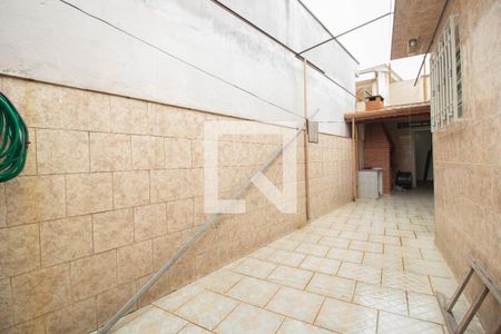 Casa à venda com 240m², 2 quartos e 2 vagas Casa à venda com 240m², 2 quartos e 2 vagasQuintal