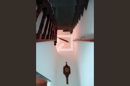 Casa de condomínio à venda com 130m², 3 quartos e 1 vagaescada