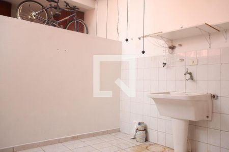 Casa de condomínio à venda com 130m², 3 quartos e 1 vagaÁrea de Serviço