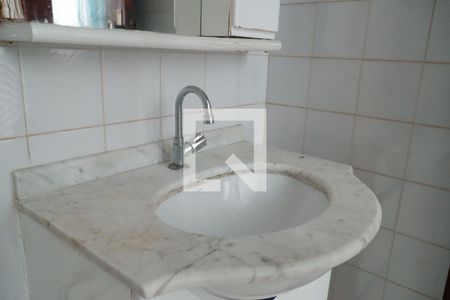 Casa de condomínio à venda com 130m², 3 quartos e 1 vagabanheiro corredor