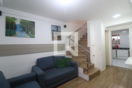 Sala  de casa de condomínio para alugar com 2 quartos, 77m² em Loteamento City Jaragua, São Paulo