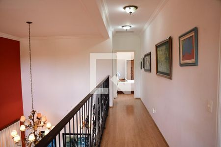 Casa de condomínio para alugar com 315m², 3 quartos e 6 vagasCorredor