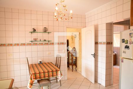 Casa de condomínio para alugar com 315m², 3 quartos e 6 vagasCozinha