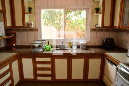 Casa de condomínio para alugar com 315m², 3 quartos e 6 vagasCozinha