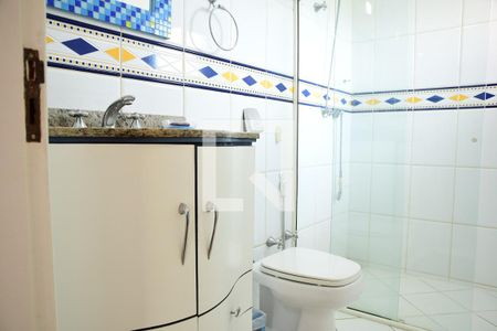 Casa de condomínio para alugar com 315m², 3 quartos e 6 vagasBanheiro da Suíte 1