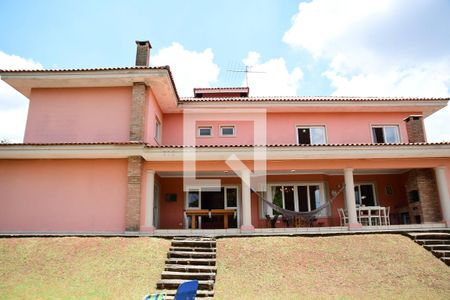 Casa de condomínio para alugar com 315m², 3 quartos e 6 vagasFundos