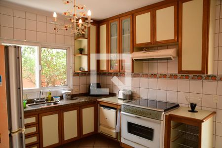 Casa de condomínio para alugar com 315m², 3 quartos e 6 vagasCozinha