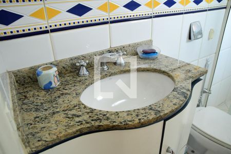 Casa de condomínio para alugar com 315m², 3 quartos e 6 vagasBanheiro da Suíte 1