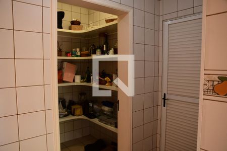 Casa de condomínio para alugar com 315m², 3 quartos e 6 vagasDespensa