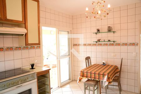 Casa de condomínio para alugar com 315m², 3 quartos e 6 vagasCozinha